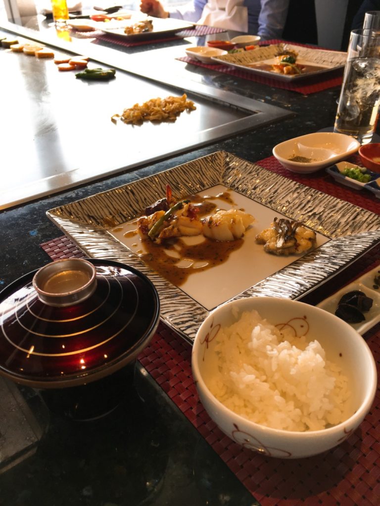 ご飯と赤だし