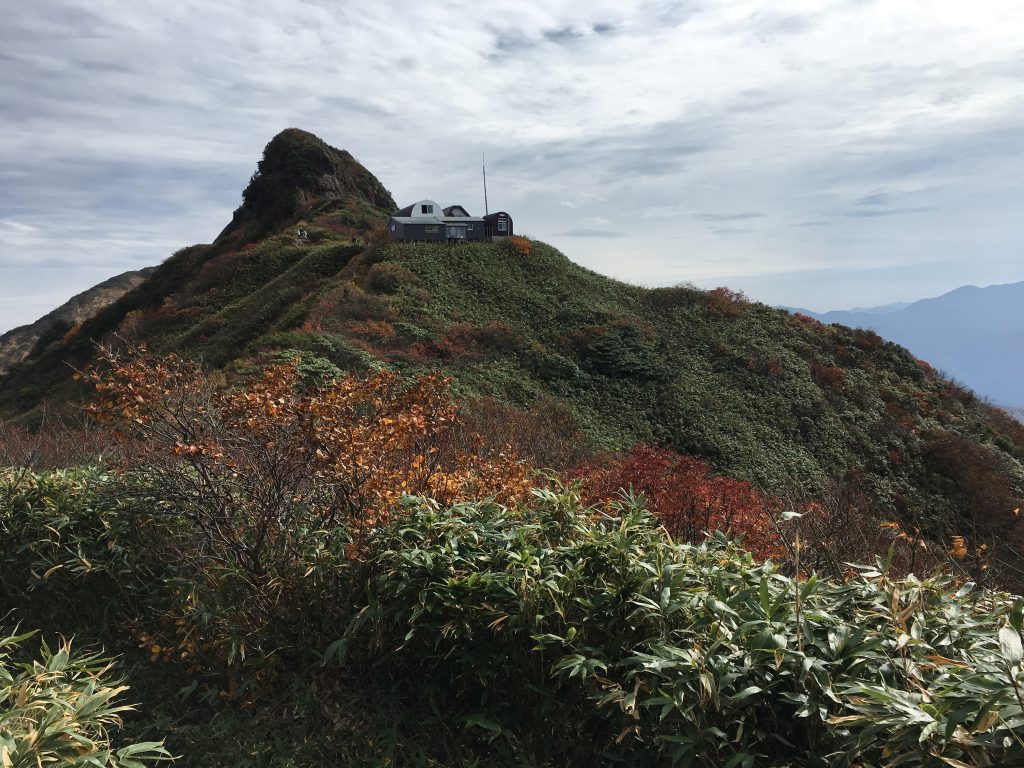 千本槍小屋と地蔵岳。