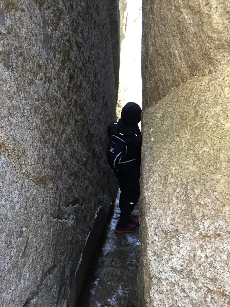 石割神社通り抜け