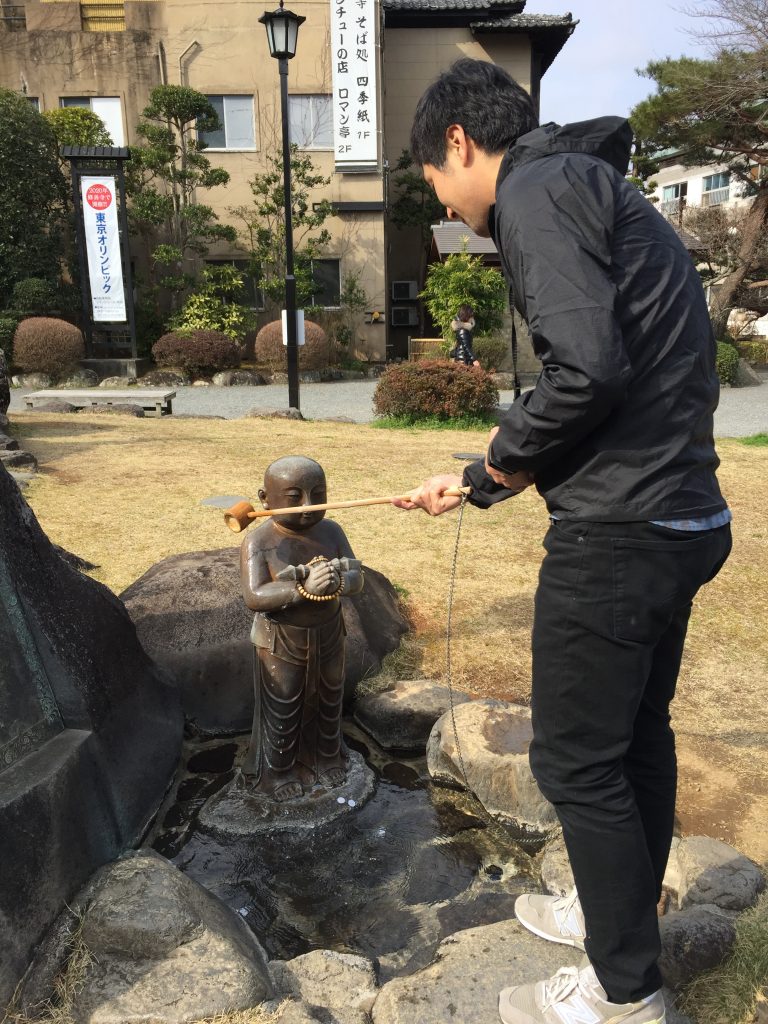 稚児大使とお湯掛け