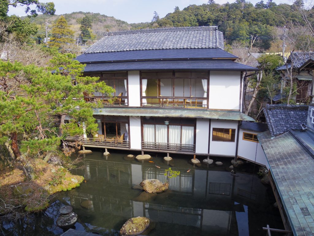 朝の新井旅館