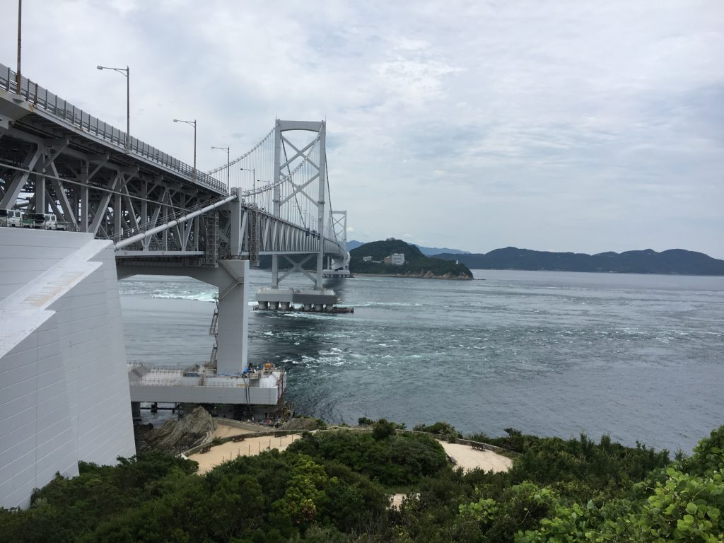 鳴門大橋とうずしお