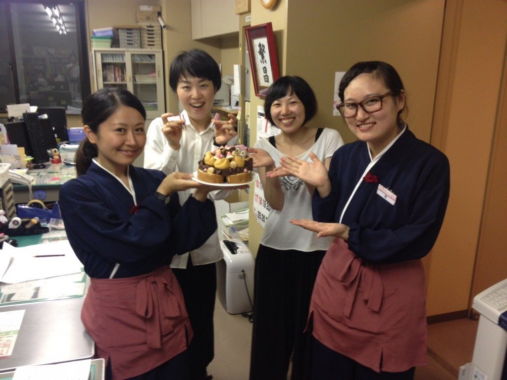 誕生日サプライズケーキ