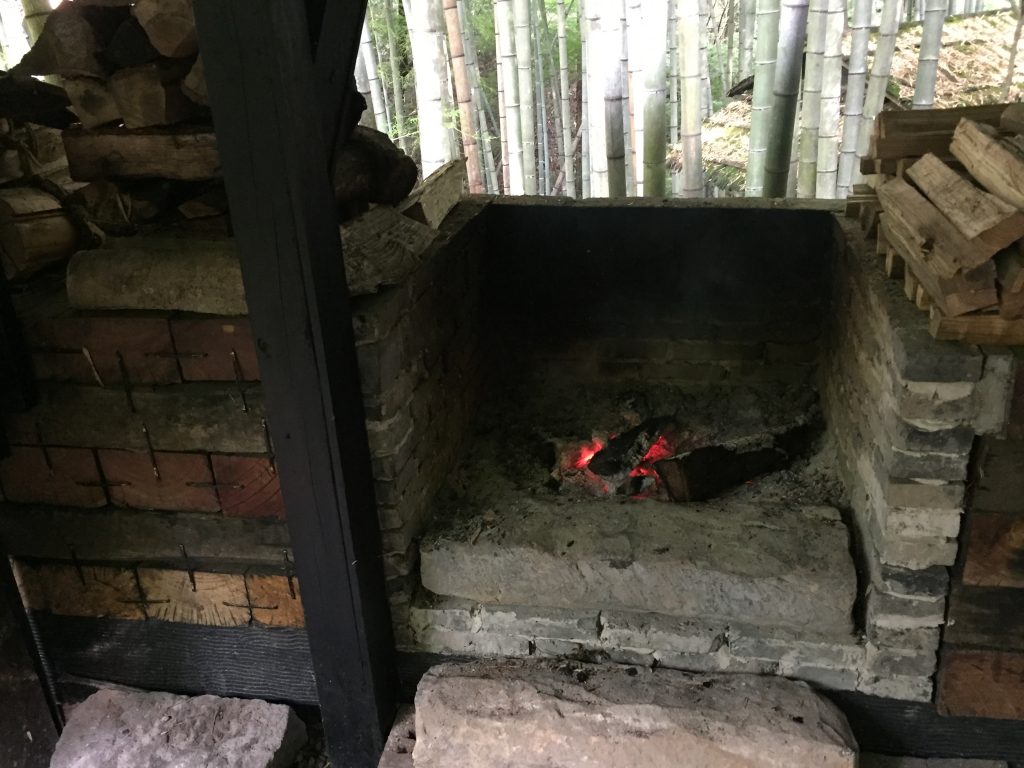 石の暖炉