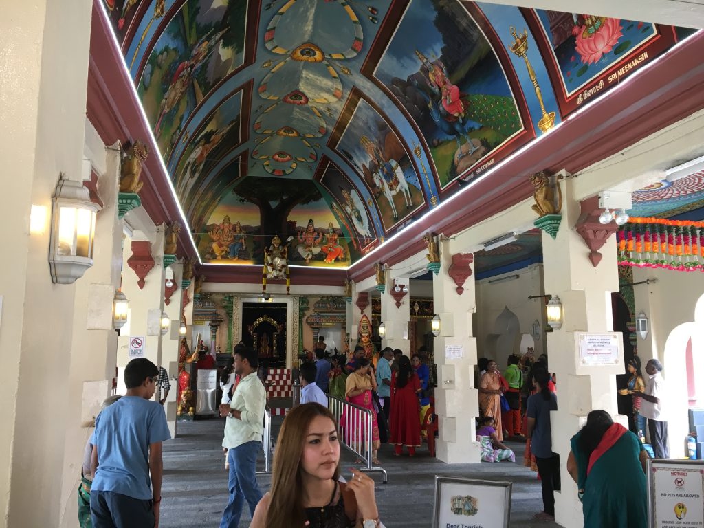 寺院の中