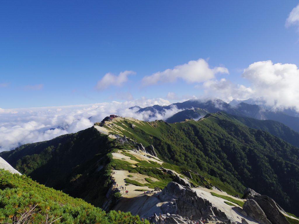 山頂からの燕山荘