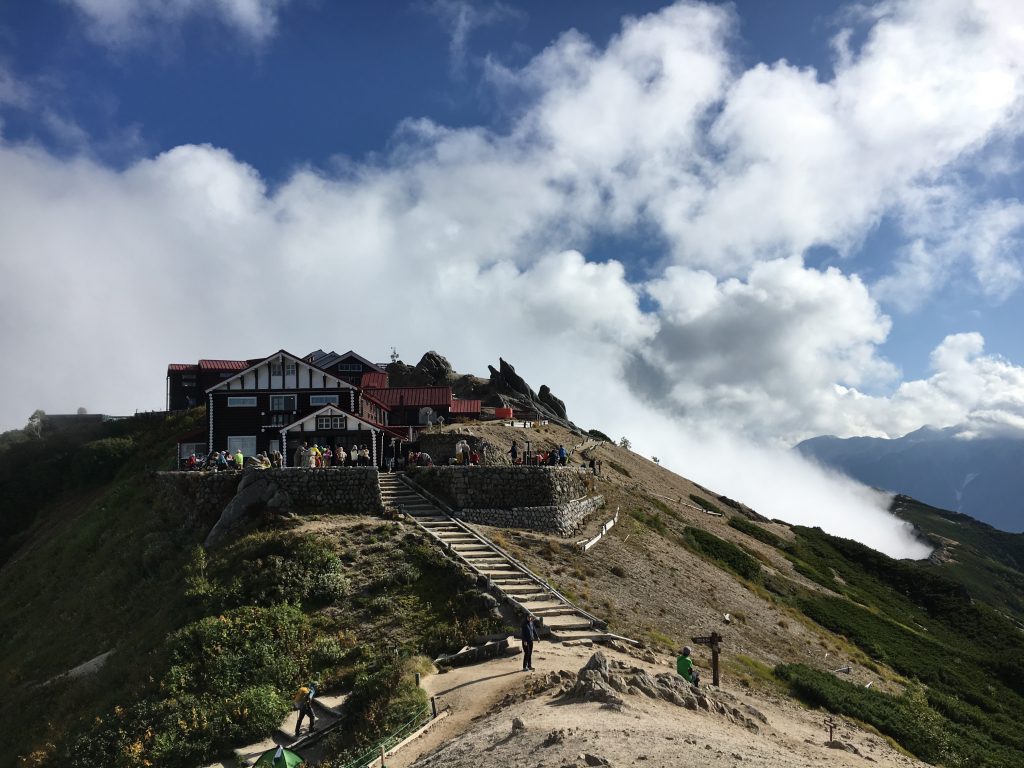 山頂側からの燕山荘