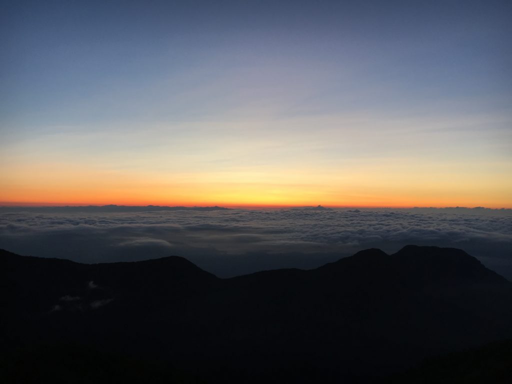 燕山荘の朝日