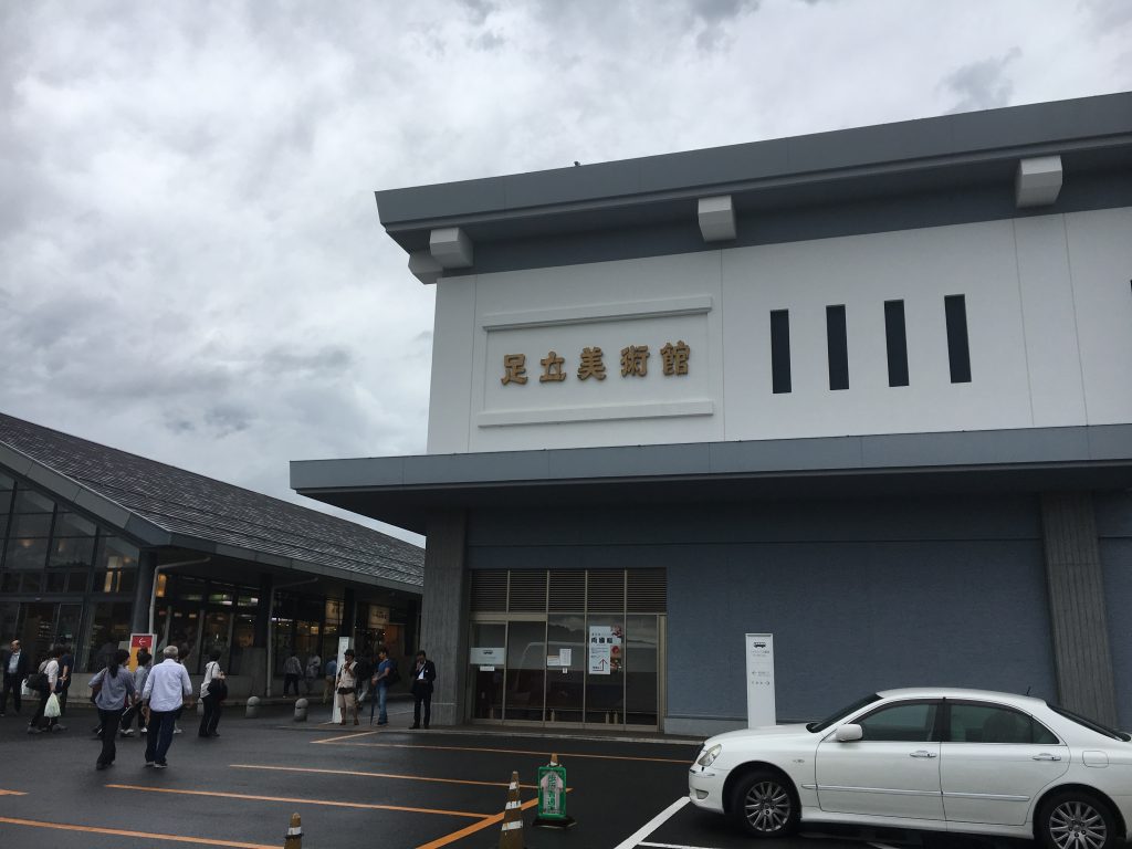 足立美術館駐車場