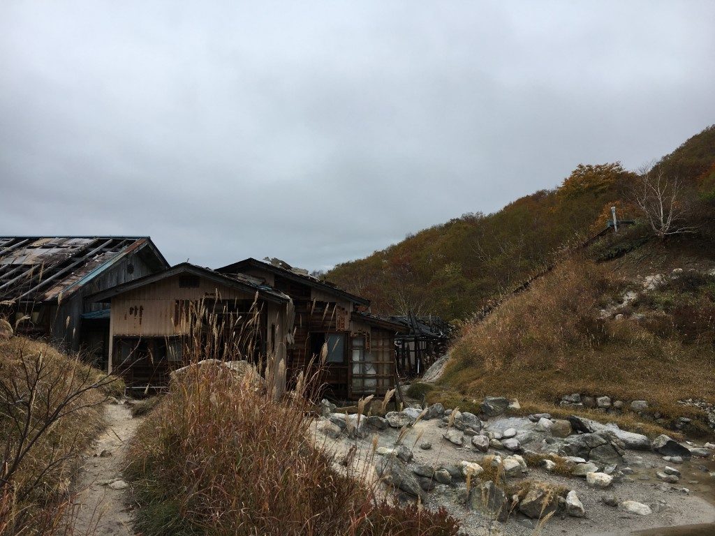 中ノ湯の廃屋