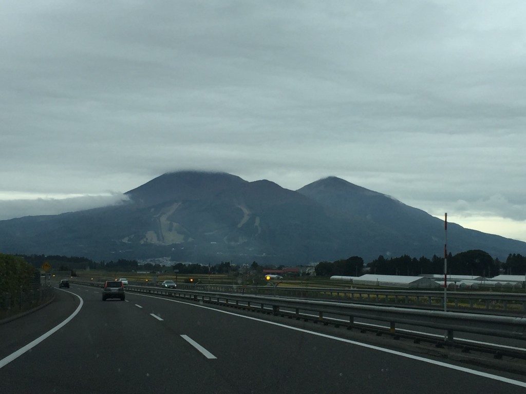 高速道路からの磐梯山