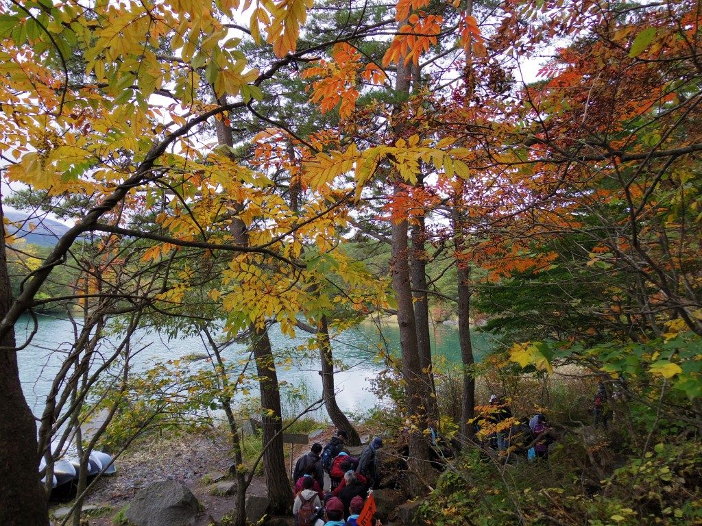 毘沙門沼の紅葉