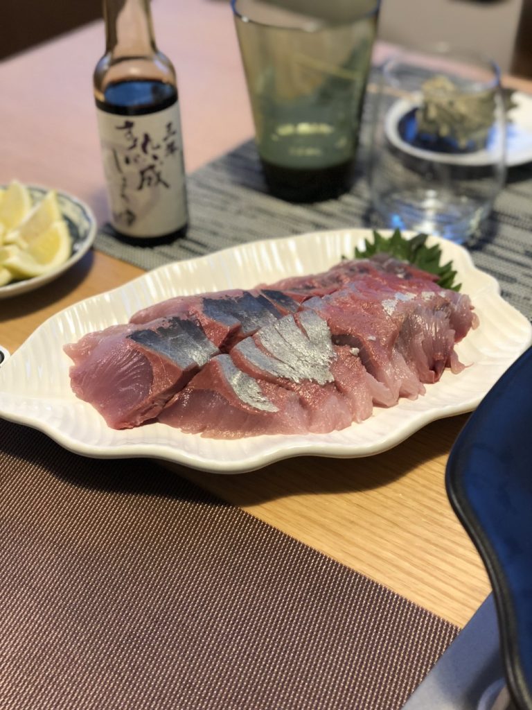 ハマチの刺し身