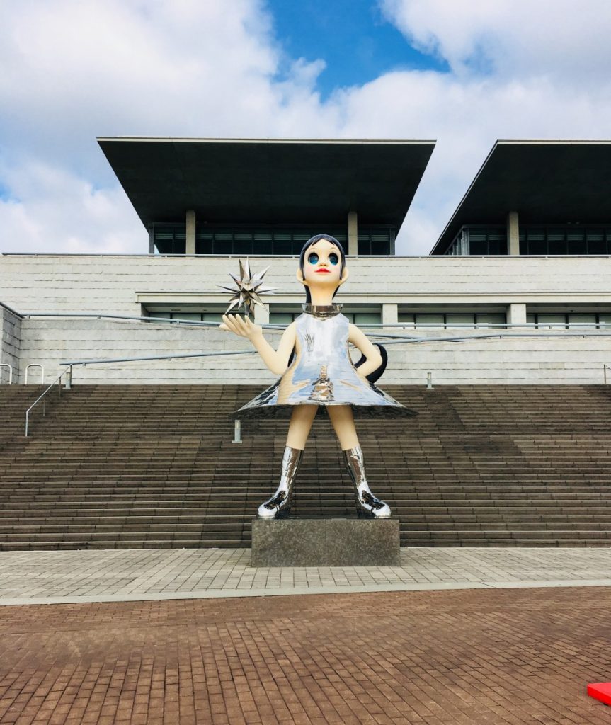 庫県立美術館のシンボル「なぎさ」像