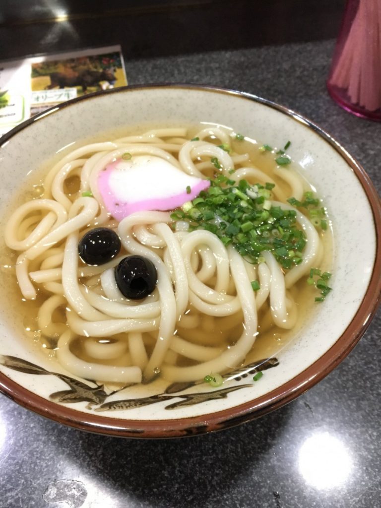 オリーブうどん