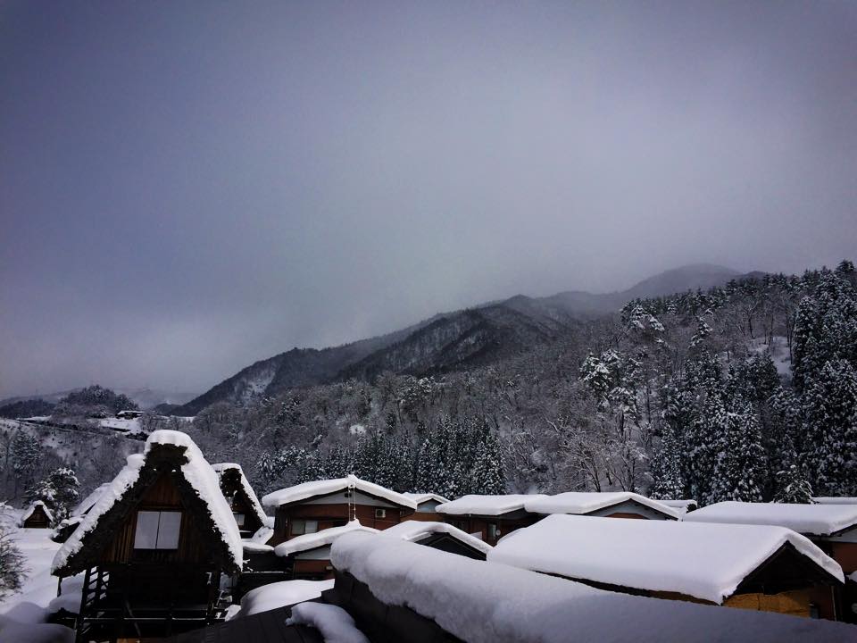 白川郷と山