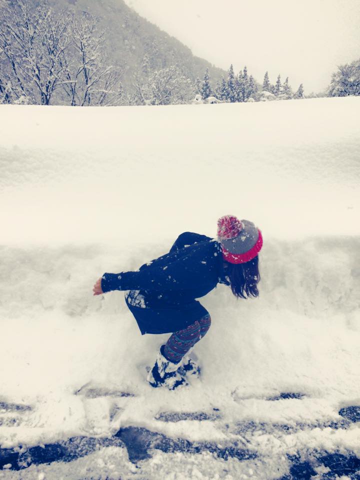 雪へダイブ