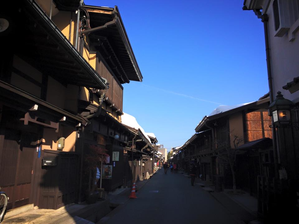 屋根には雪