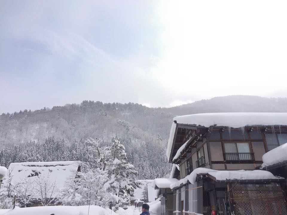 雪に照りつける太陽