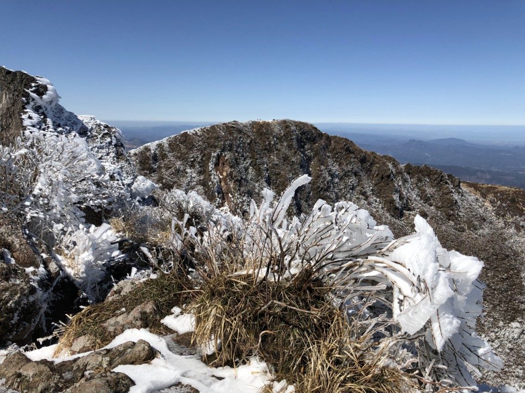 山頂付近の氷
