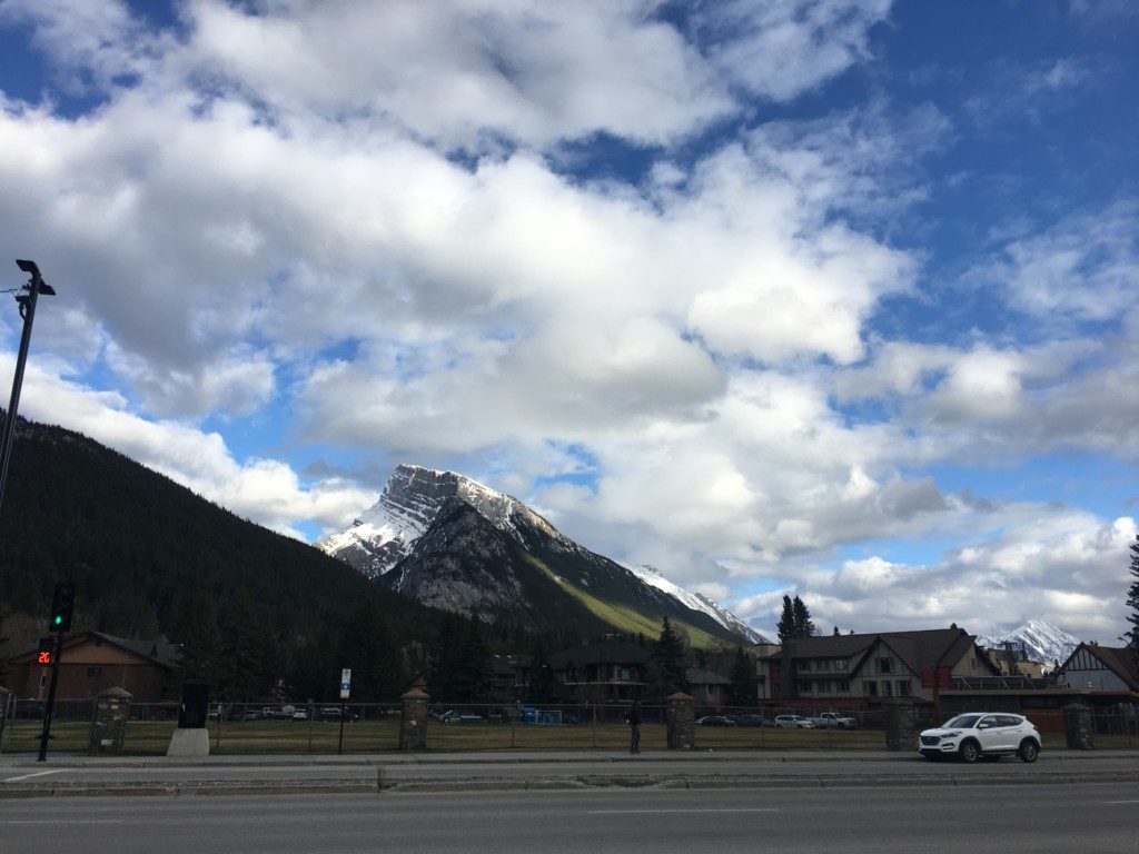 Banff Avenue沿いからの景色