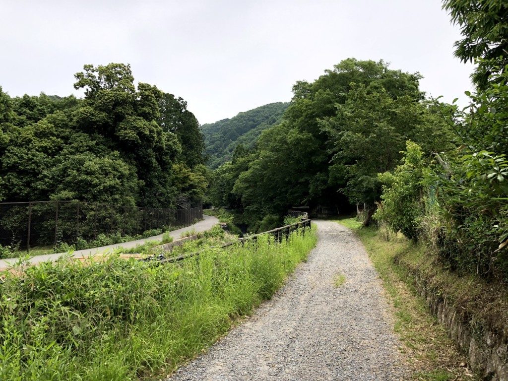 川沿いを東へ