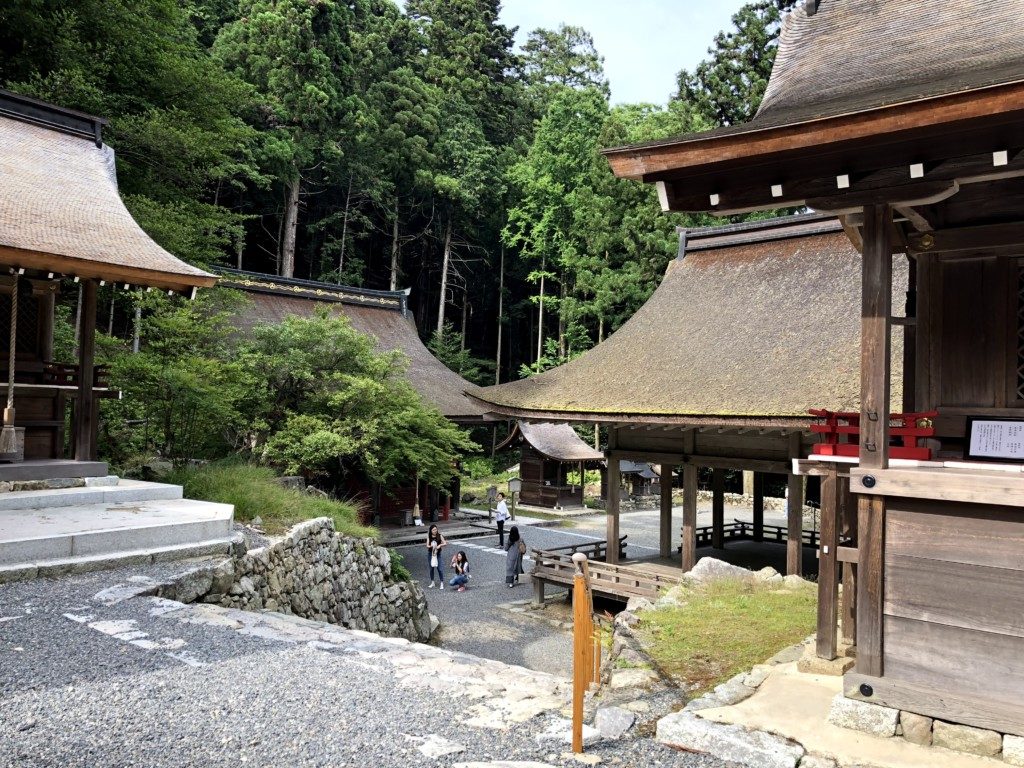 東本宮へ