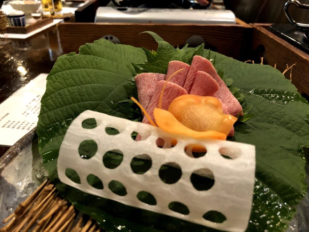 牛タンの刺し身