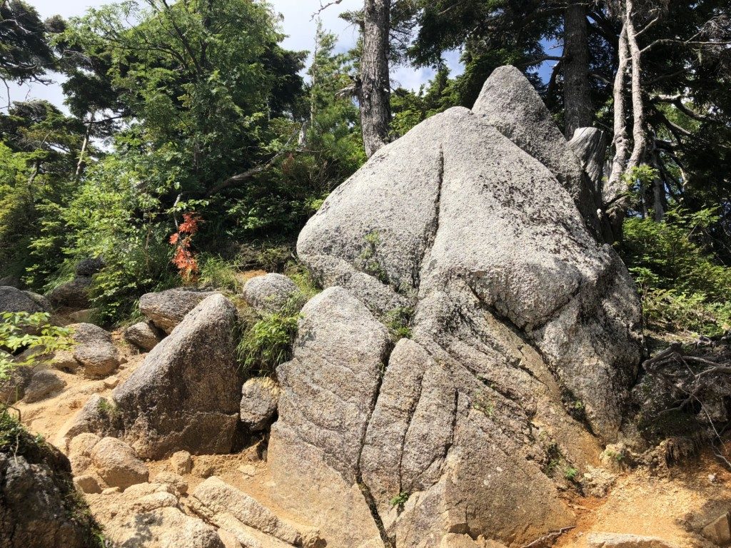 巨岩