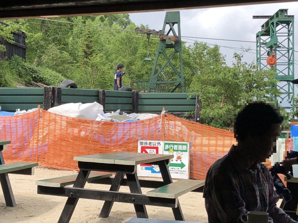 工事中の合戦小屋