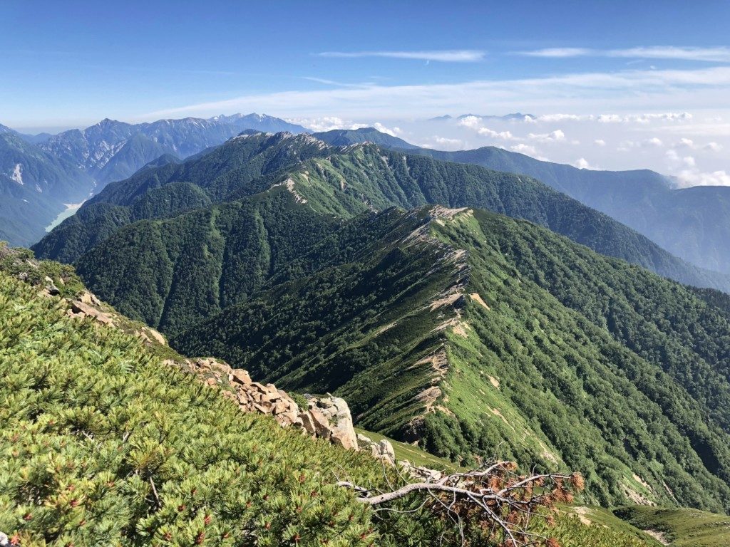 燕岳までの稜線