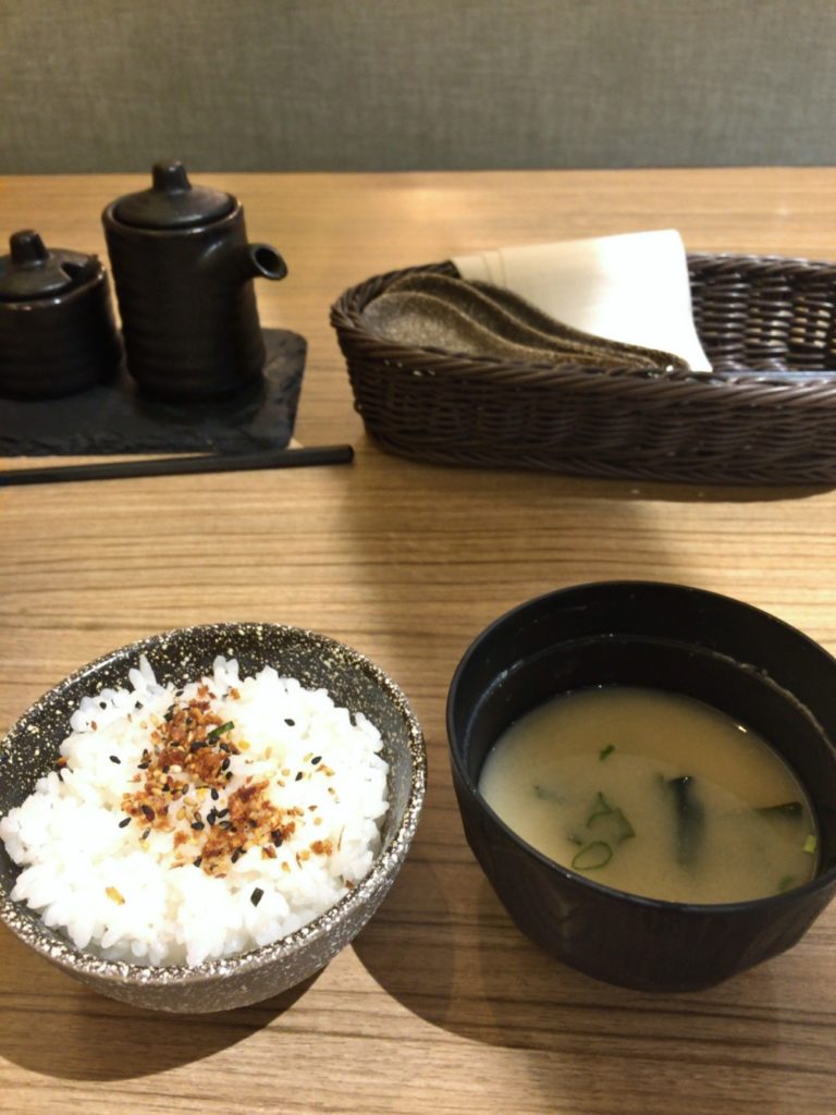 ラウンジのご飯