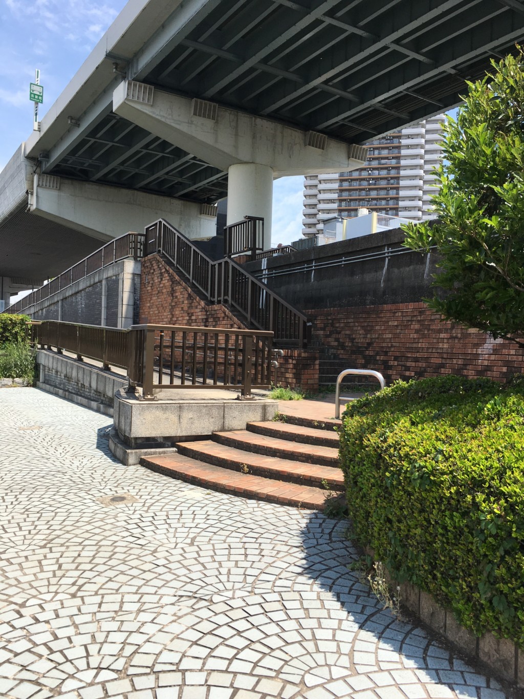 吾妻橋前の階段