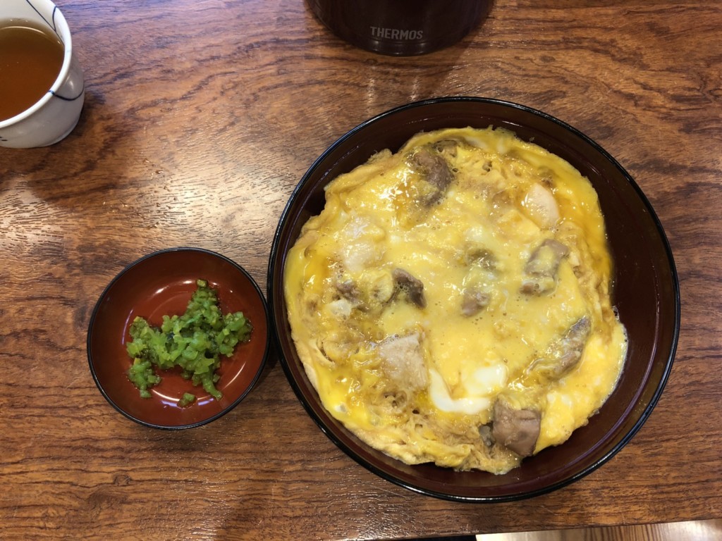 進化親子丼上からの写真