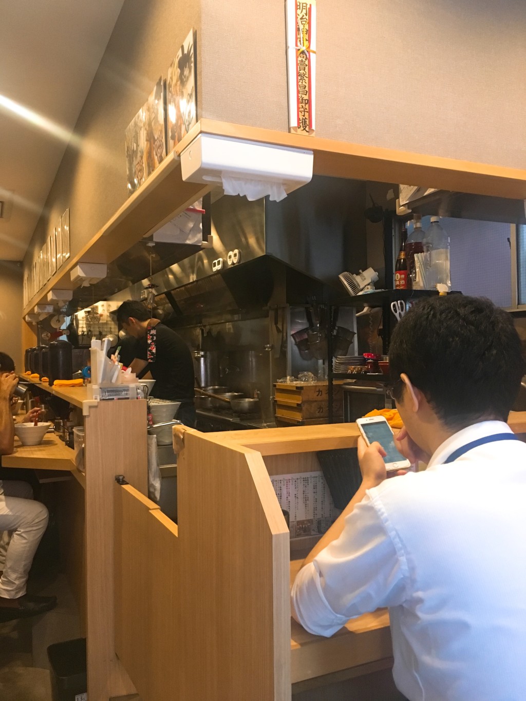 crab台風店内