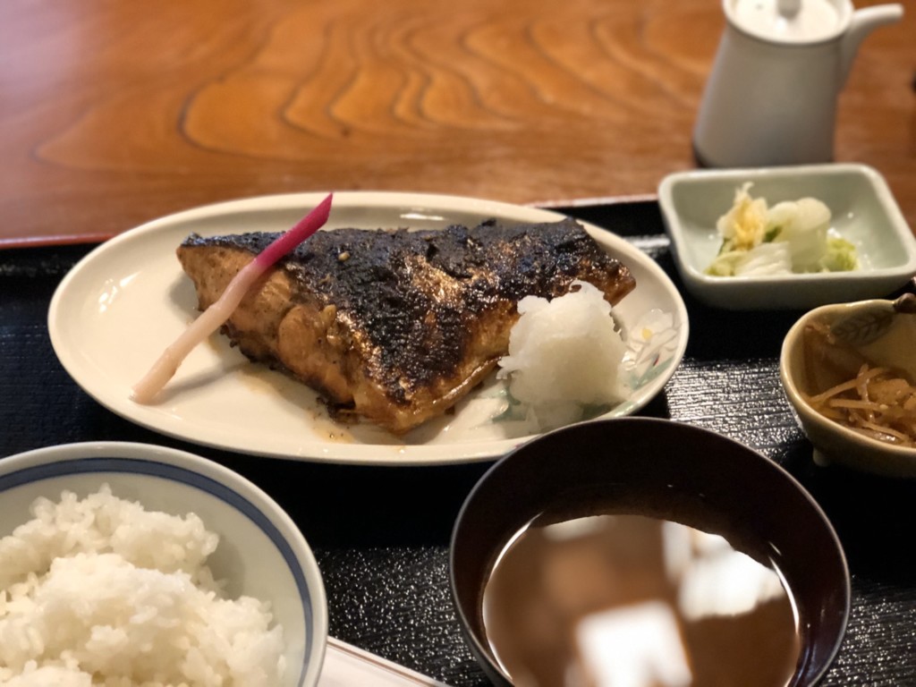 生鮭照焼定食アップ