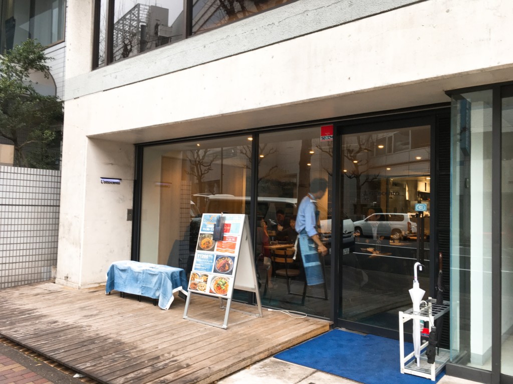 ロットチェント店舗前